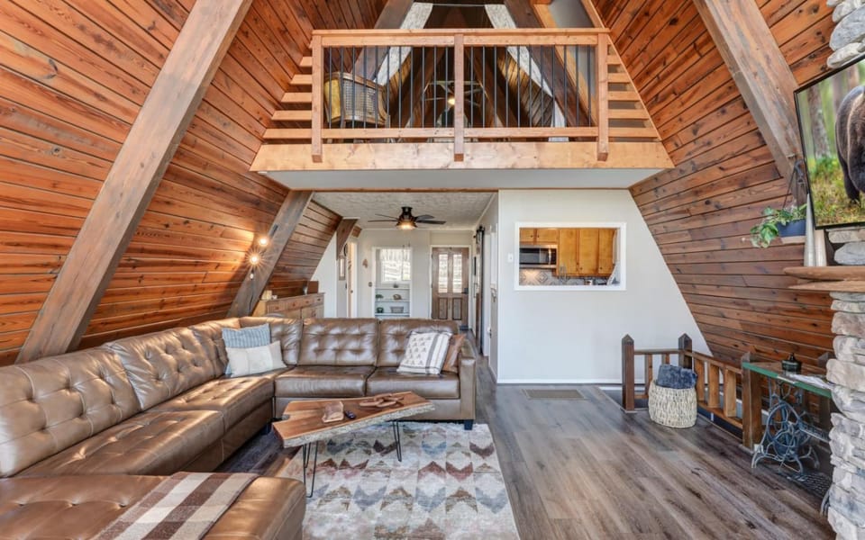 Cozy Days Hideaway - Modern rustic vibes mountain views Chalet in Georgia
