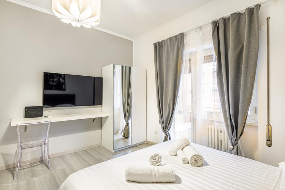Bed, TV and multimedia, Photo of the whole room, Evening entertainment, Bedroom, hair dresser, towels