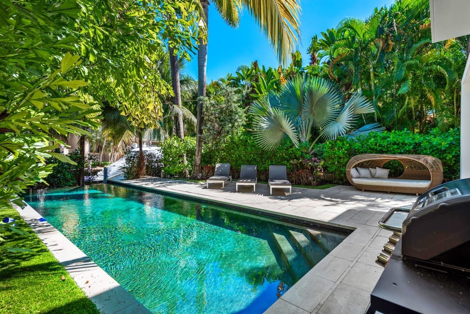 Patio, Pool view, Swimming pool