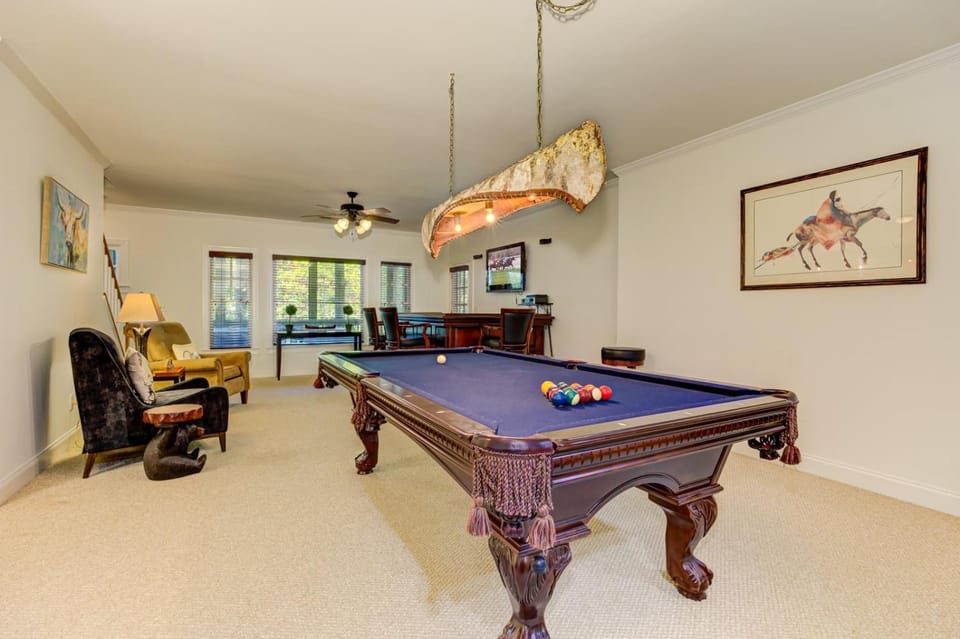 Doctors Orders - Refresh and recharge with peaceful views and a cozy hot tub House in Georgia