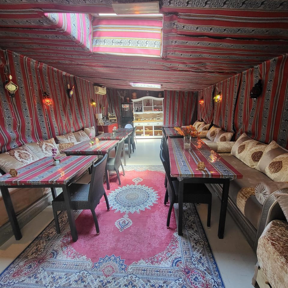 Restaurant/places to eat, Banquet/Function facilities, Seating area, Food, Breakfast