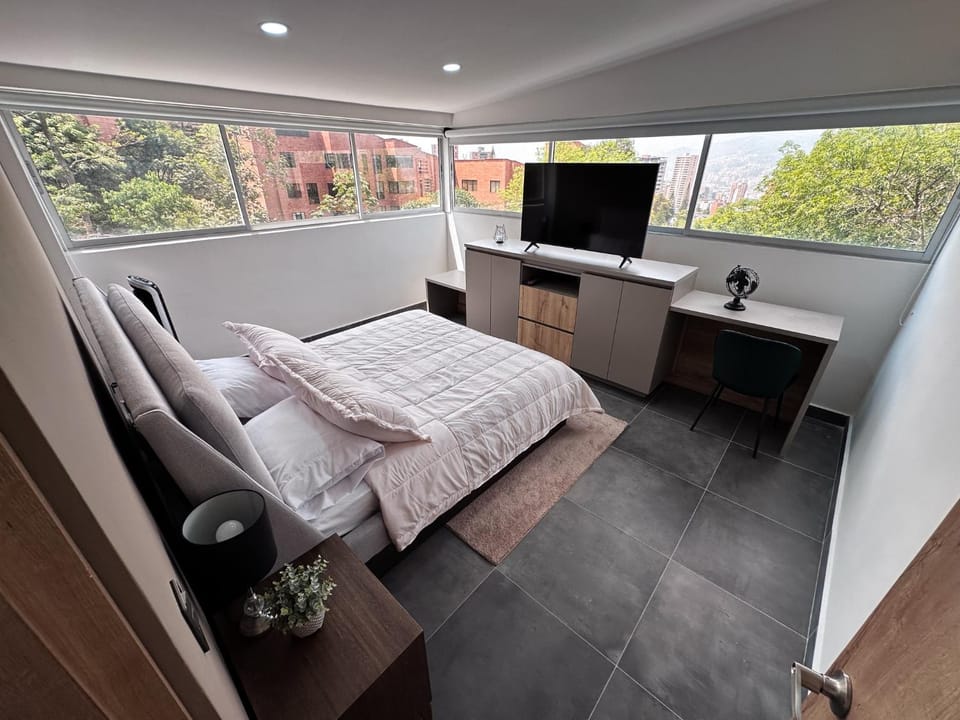 Amplio apartamento en el poblado by Hoost Apartment in Medellin