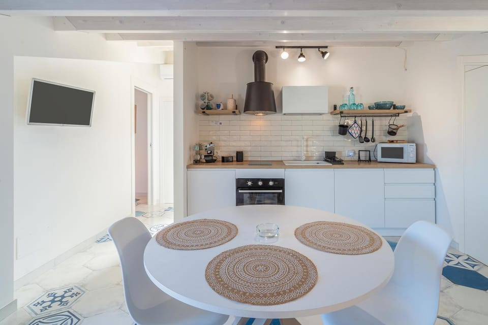 Property building, Kitchen or kitchenette, Living room