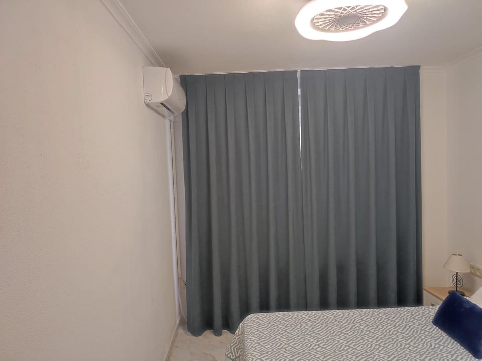 Bedroom, air conditioner