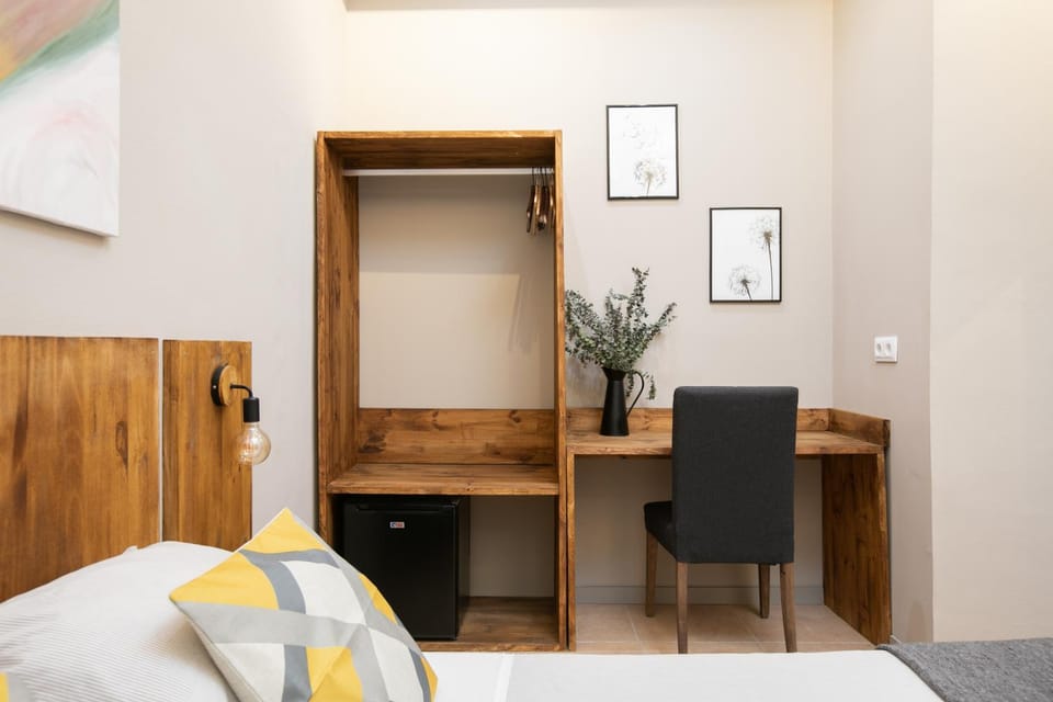 Photo of the whole room, Seating area, Bedroom, wardrobe