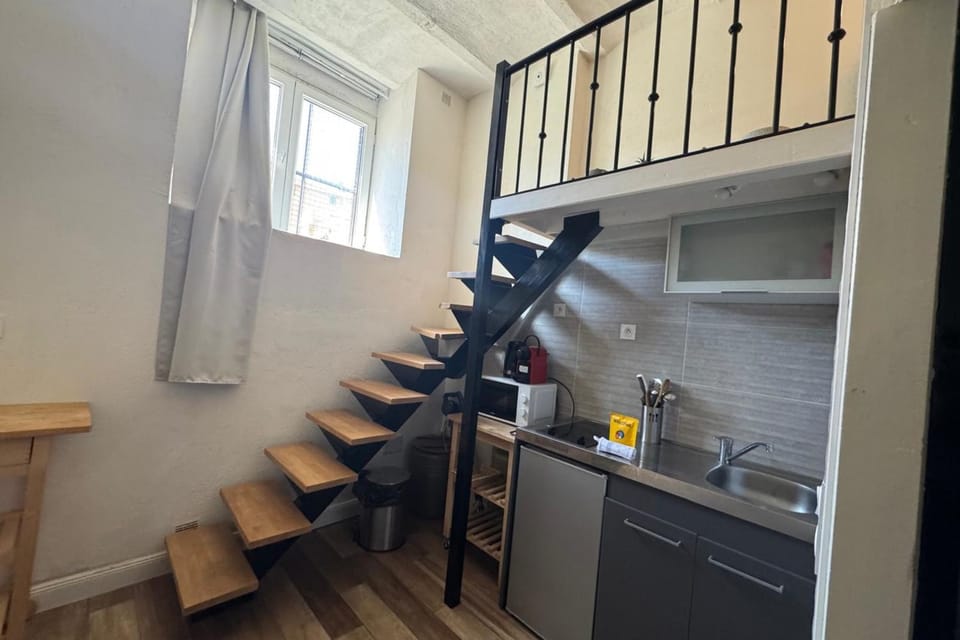 Charming Studio for 2 Guests Quai de Saône Apartment in Lyon