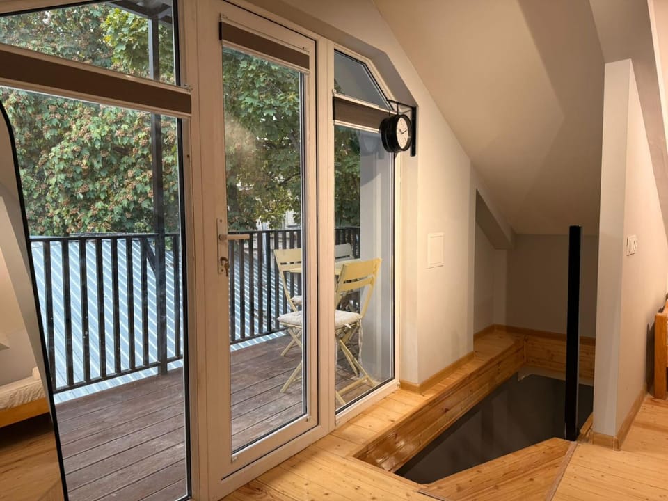 Patio, View (from property/room), Balcony/Terrace, Living room, Seating area