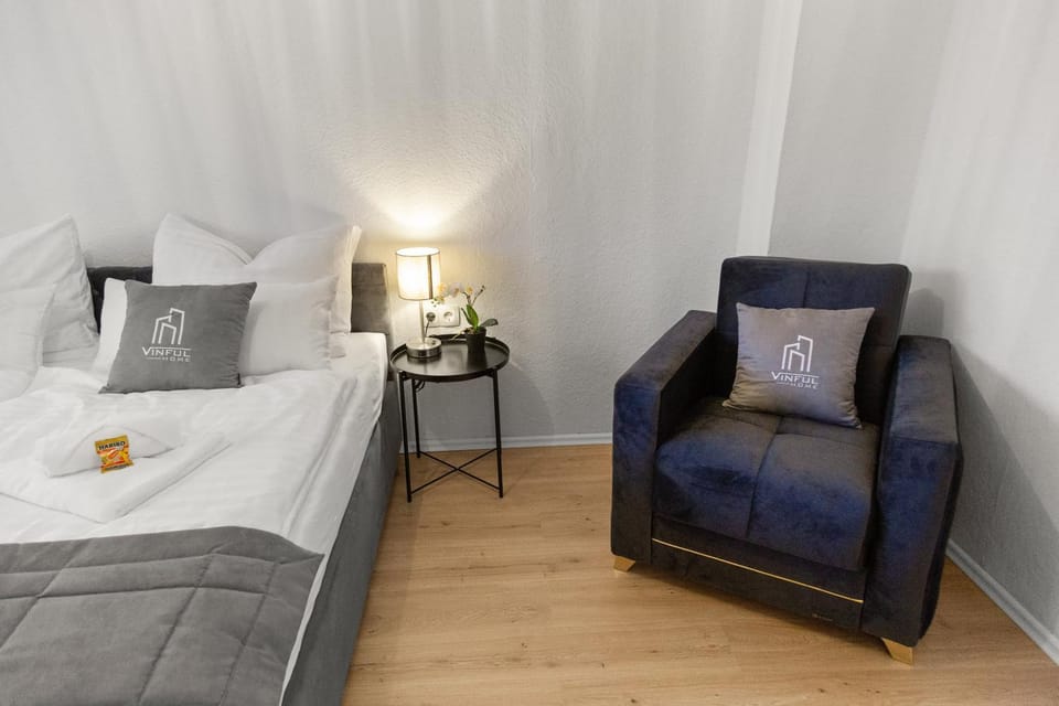Bed, Photo of the whole room, Seating area, Bedroom