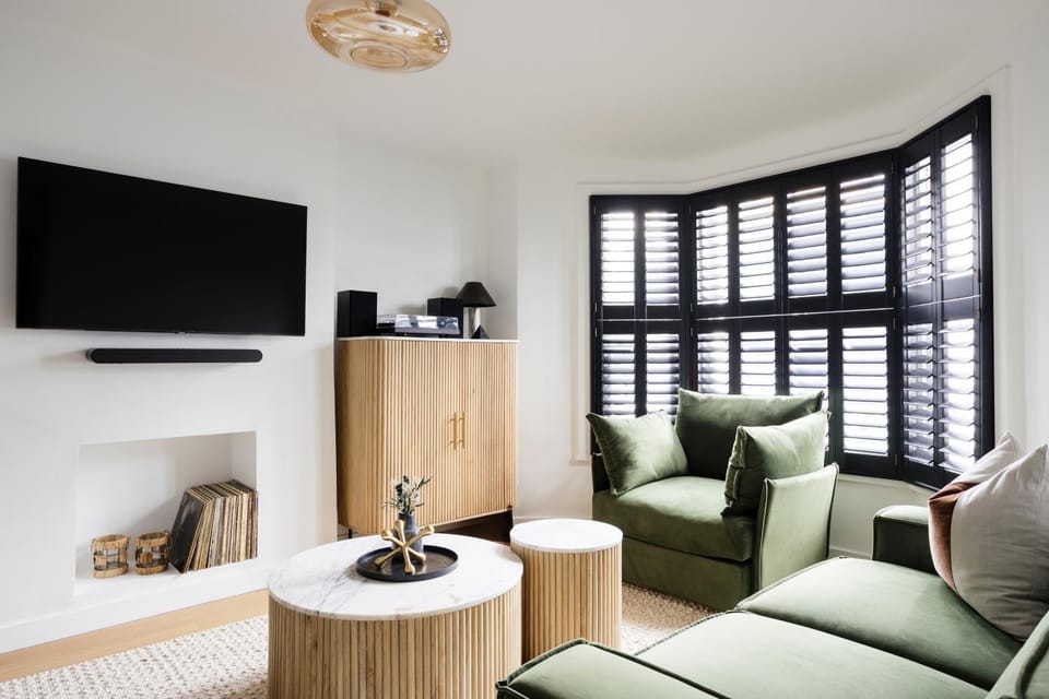 TV and multimedia, Living room, Decorative detail, Seating area
