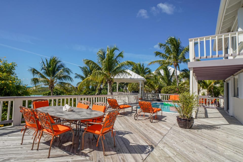 Balcony/Terrace, Swimming pool, sunbed