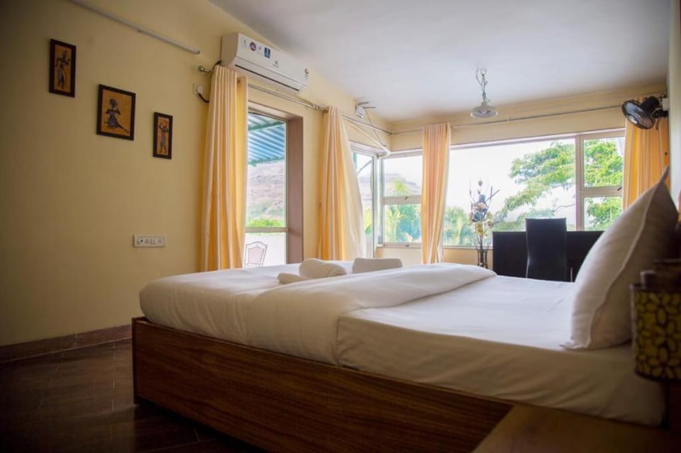 Bed, Photo of the whole room, Bedroom, air conditioner