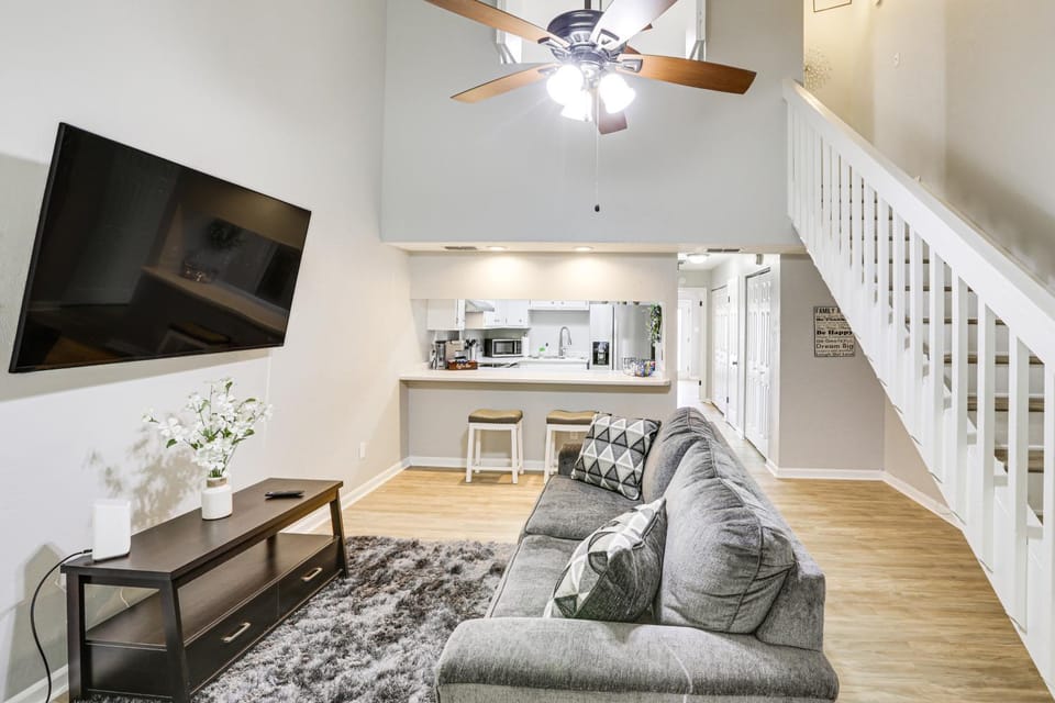 Updated Tallahassee Townhome: 3 Mi to Downtown! House in Tallahassee