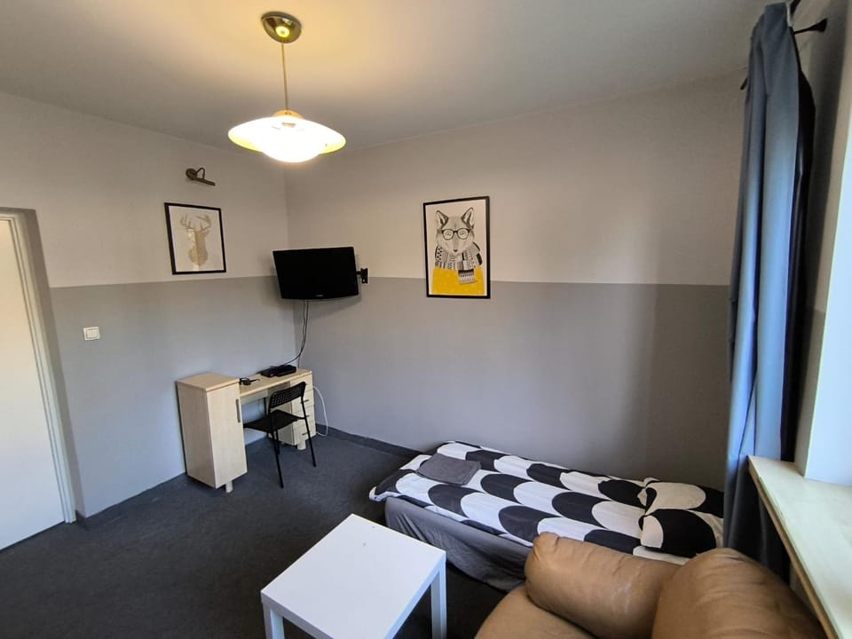 Bed, Seating area, Bedroom