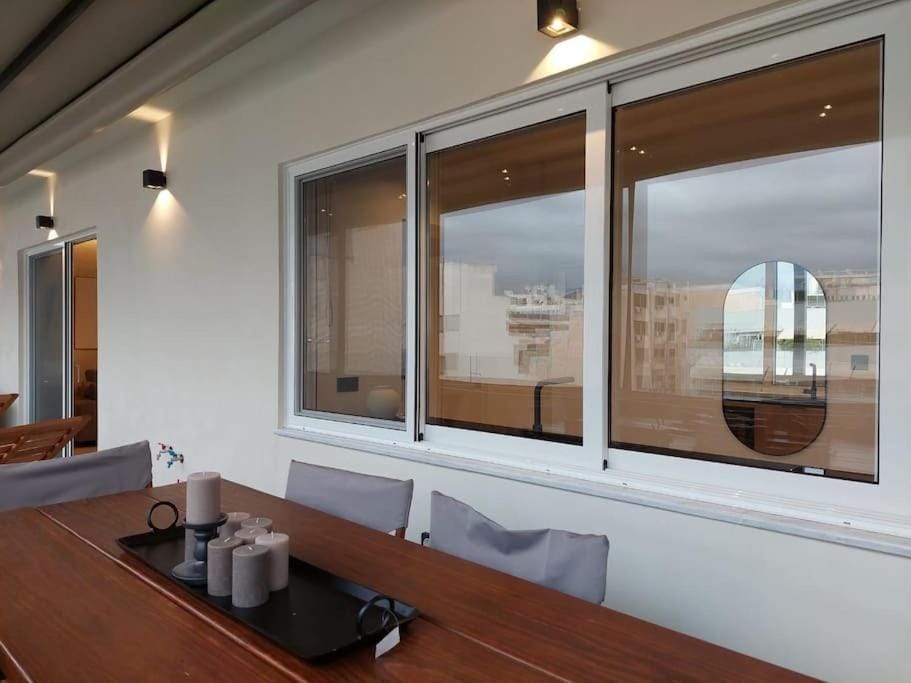 BlueMotion - SkytouchSuite Apartment in Pireas