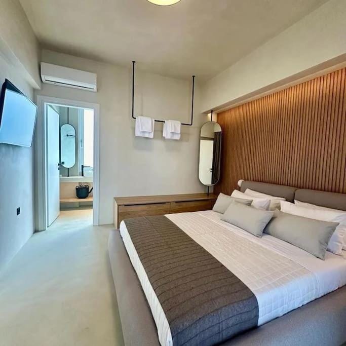 BlueMotion - SkytouchSuite Apartment in Pireas