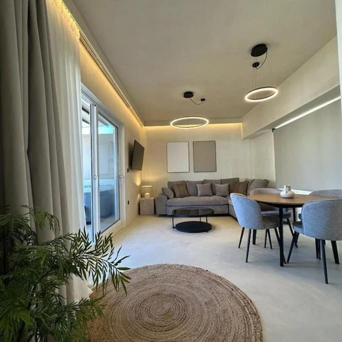 BlueMotion - SkytouchSuite Apartment in Pireas