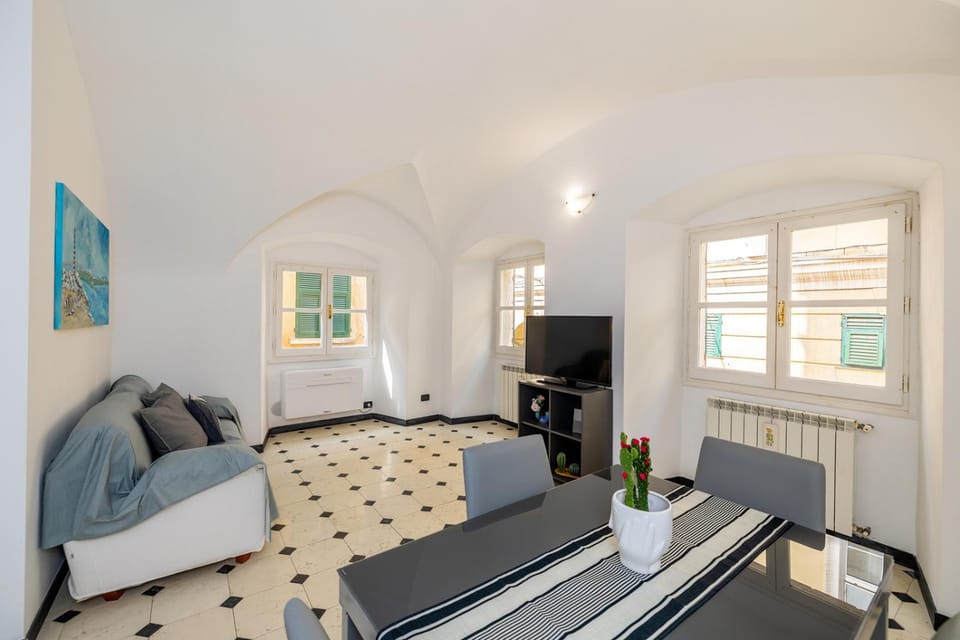 CASA RACHELE - appartamento con posto auto privato a 300 m Apartment in Finale Ligure