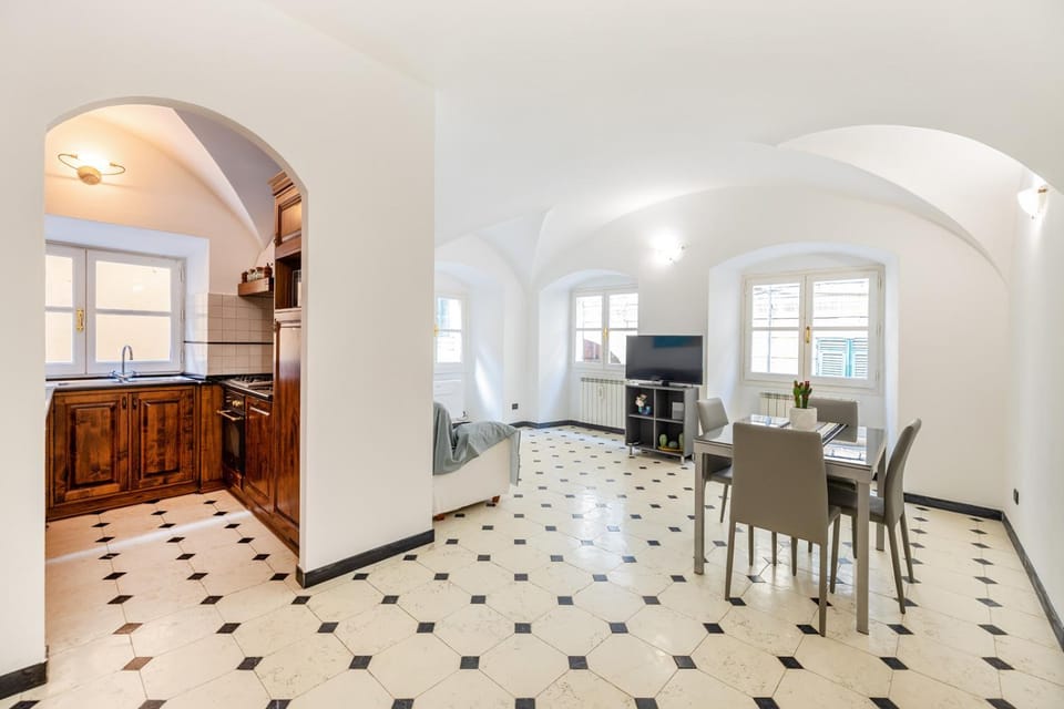 CASA RACHELE - appartamento con posto auto privato a 300 m Apartment in Finale Ligure