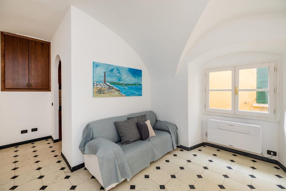 CASA RACHELE - appartamento con posto auto privato a 300 m Apartment in Finale Ligure
