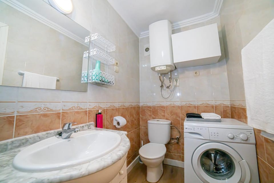 Toilet, Bathroom, towels, washing machine