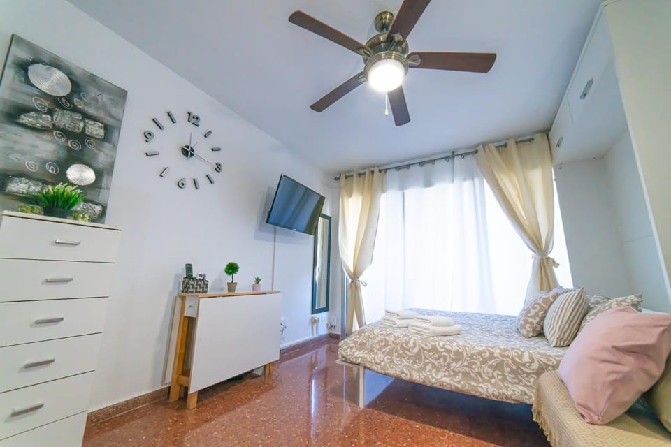 Bed, TV and multimedia, Living room, Bedroom, fireplace