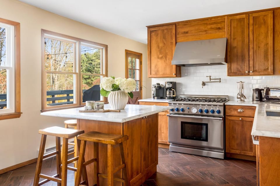 Kitchen or kitchenette, Dining area, dishwasher, minibar, pet friendly, stove, toaster