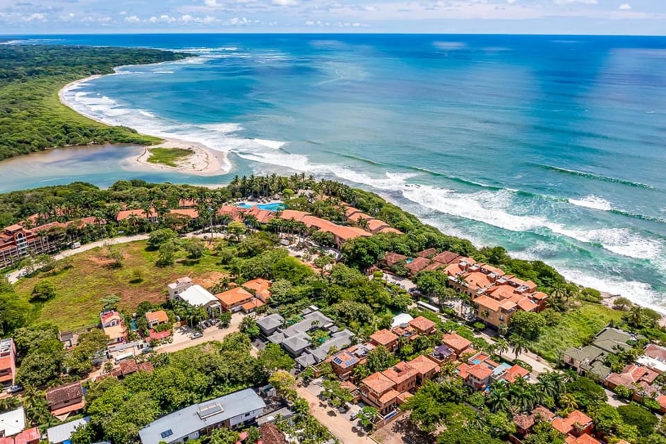 Private Pool, 3bd Villa near the Beach House in Playa Langosta