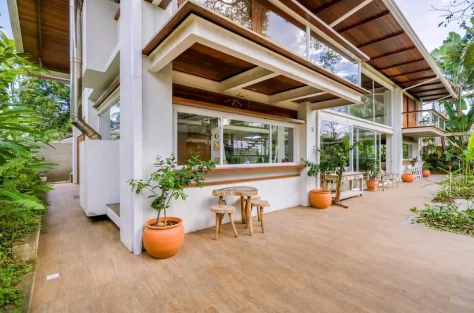 Property building, Patio, Garden, Balcony/Terrace