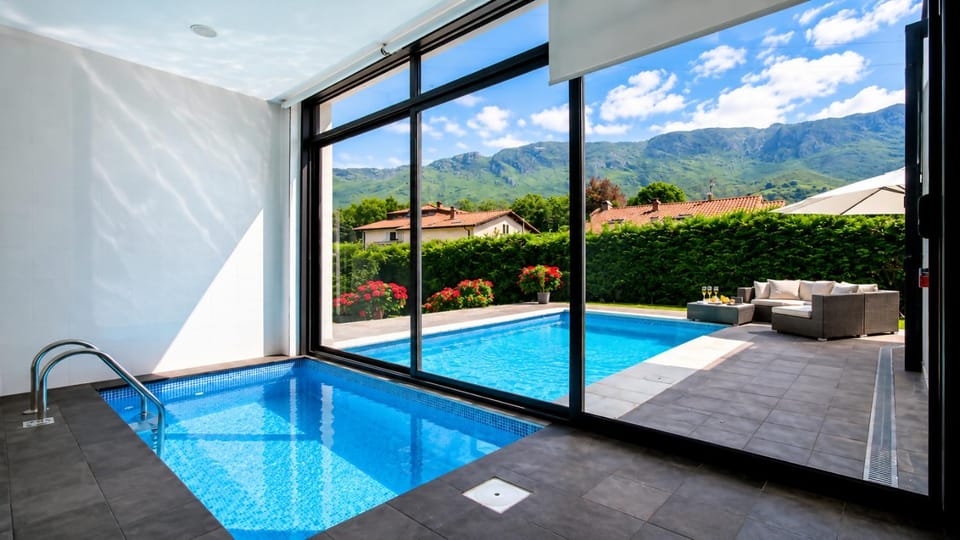 Property building, Bird's eye view, Garden, Balcony/Terrace, Floor plan, Garden view, Swimming pool
