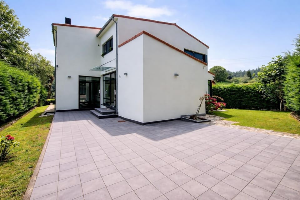 Property building, Facade/entrance, Garden