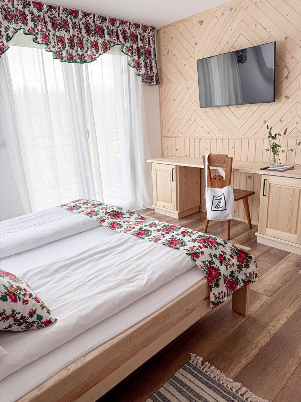 Bed, Photo of the whole room, Bedroom