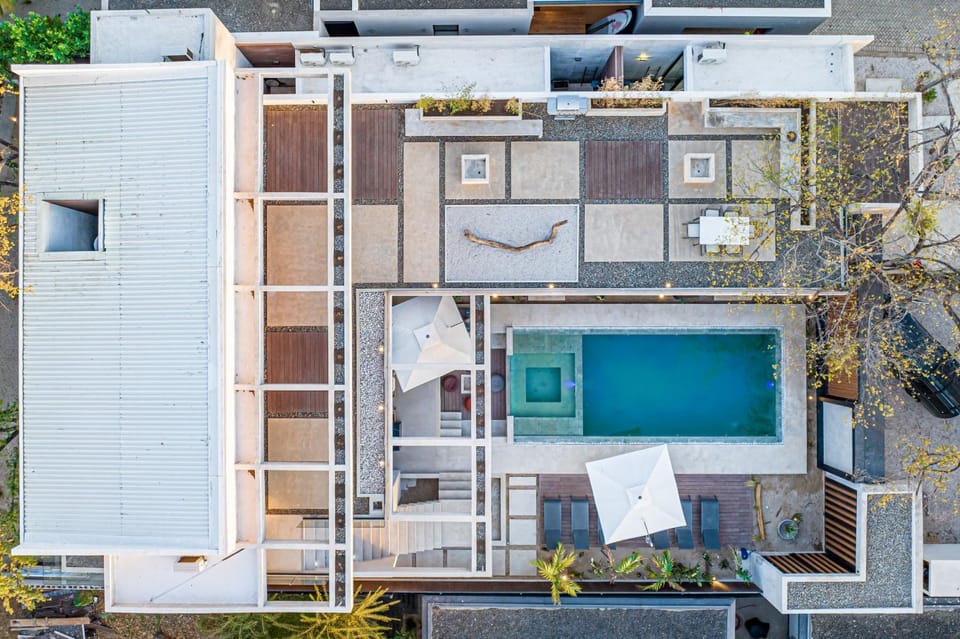 New 6 bd Modern Home Walk to Beach House in Playa Langosta