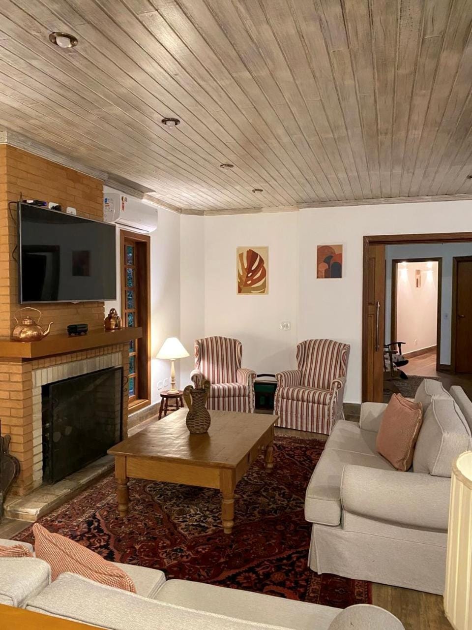 Communal lounge/ TV room, TV and multimedia, Living room, Seating area, Evening entertainment