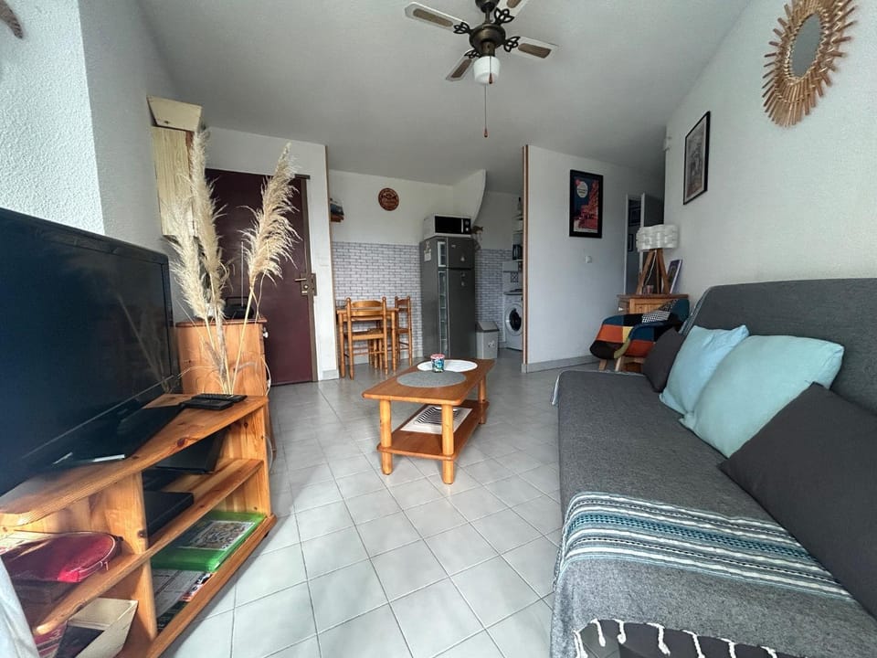 Plage et pinède à 50m de la mer Apartment in Occitanie