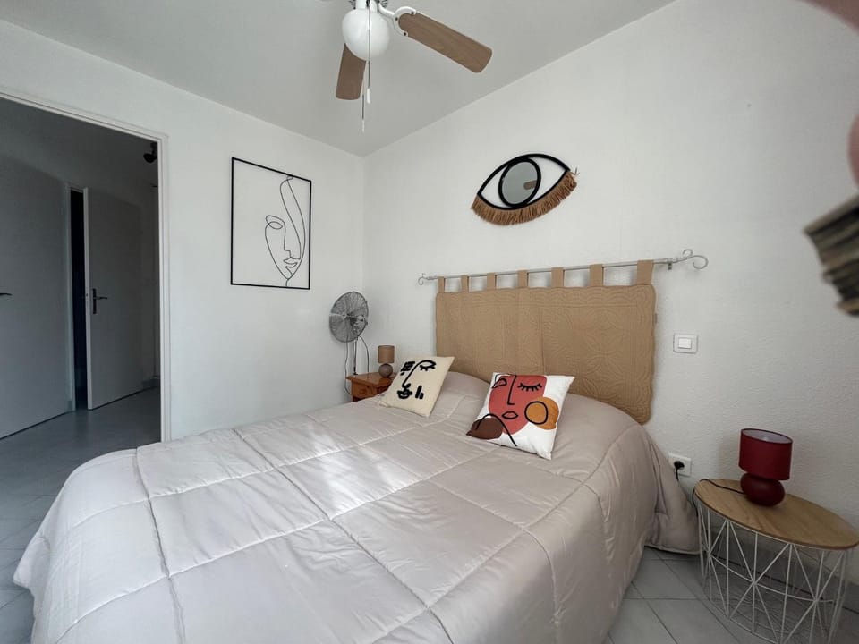 Plage et pinède à 50m de la mer Apartment in Occitanie