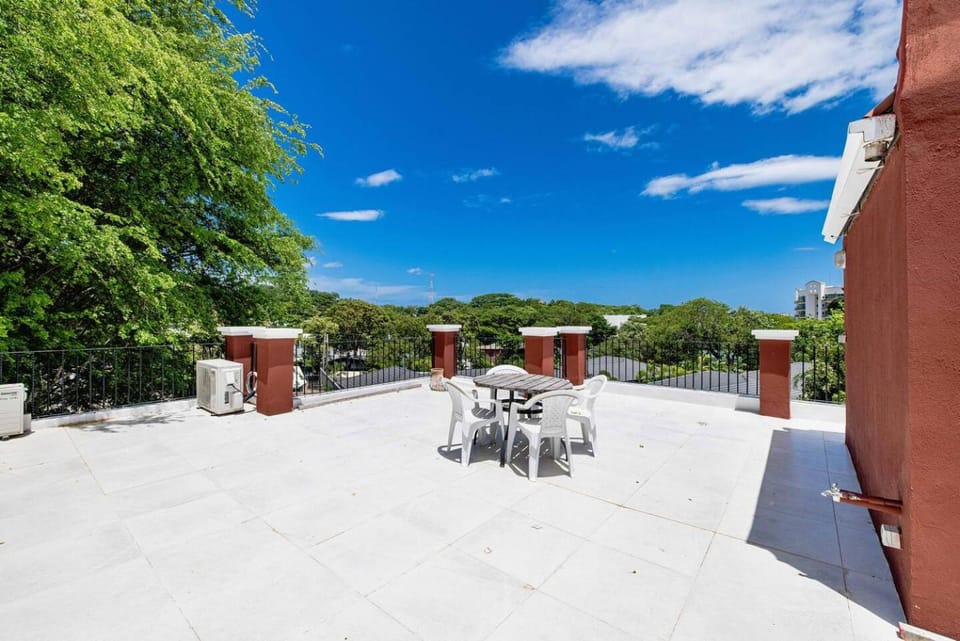 Pool and Private rooftop access in town! Apartment hotel in Tamarindo
