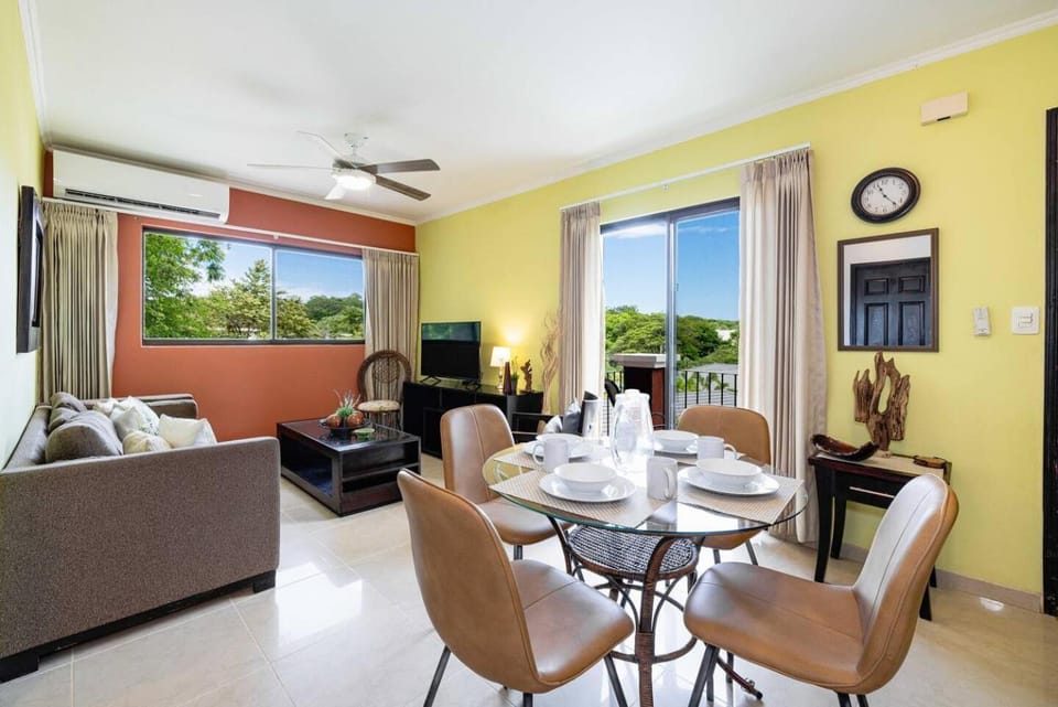 Pool and Private rooftop access in town! Apartment hotel in Tamarindo