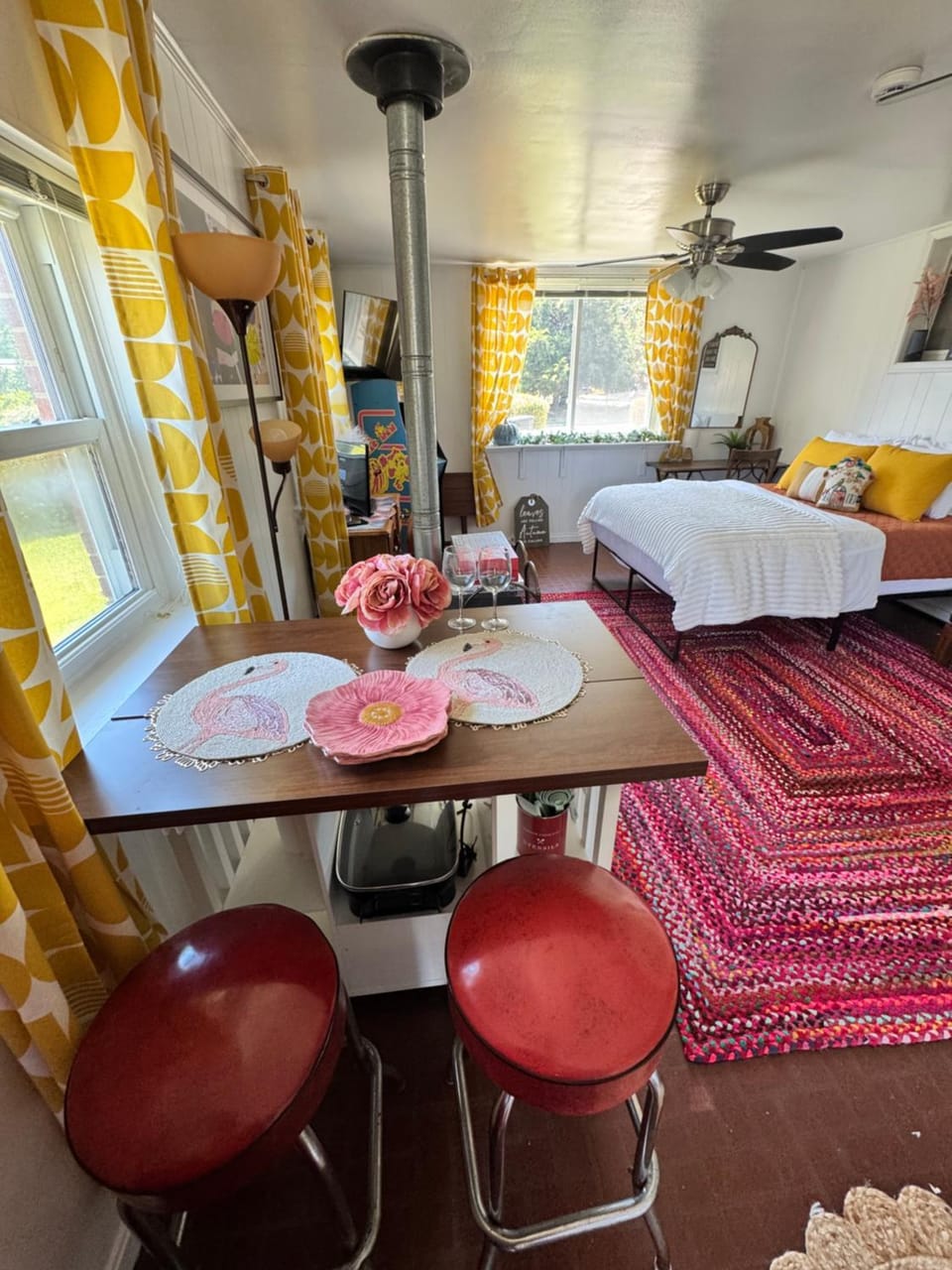 Kitchen or kitchenette, Photo of the whole room, Seating area