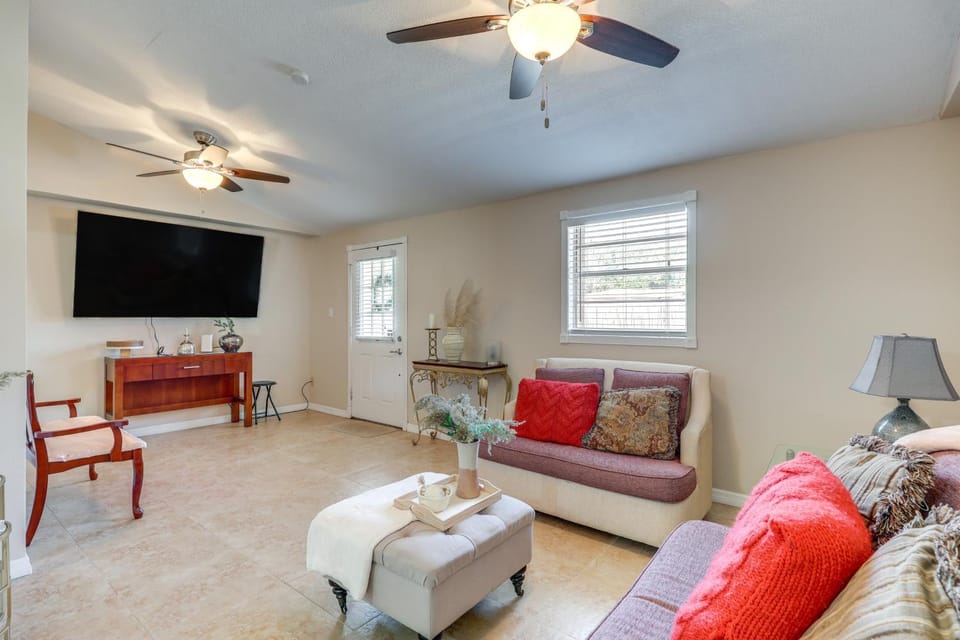 Cozy Jacksonville Home ~ 12 Mi to Downtown! House in Jacksonville