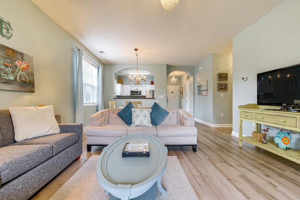 3 Mi to Beach: North Myrtle Beach Condo w/ Patio! House in North Myrtle Beach