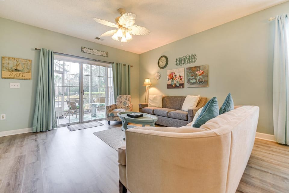 3 Mi to Beach: North Myrtle Beach Condo w/ Patio! House in North Myrtle Beach