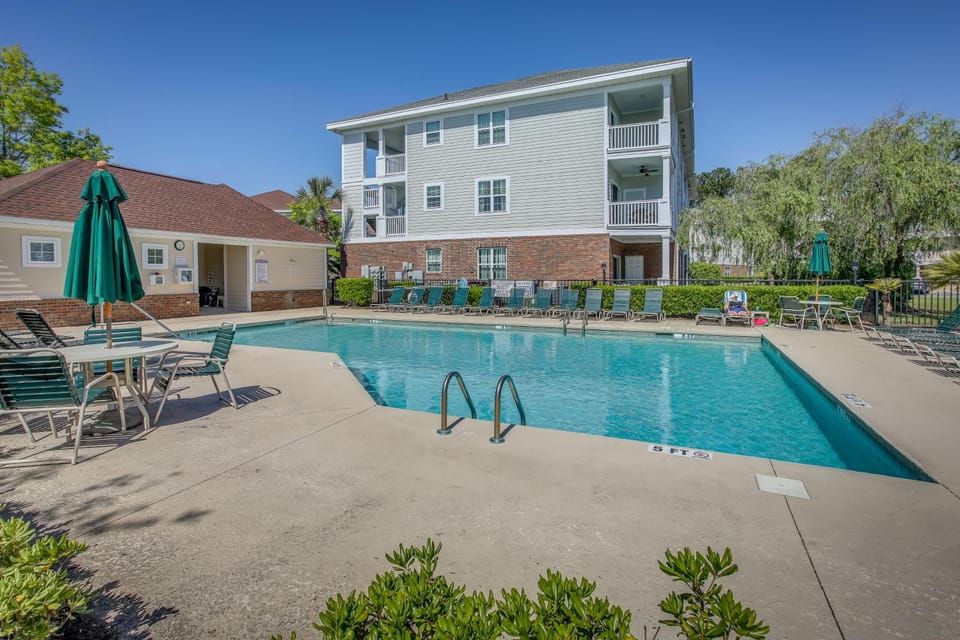 3 Mi to Beach: North Myrtle Beach Condo w/ Patio! House in North Myrtle Beach