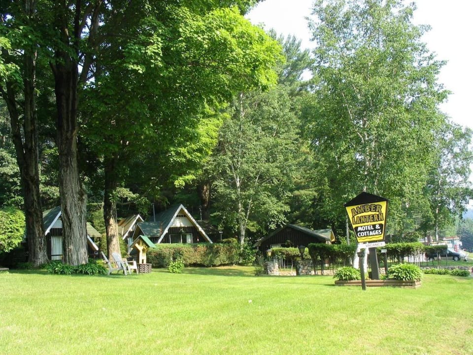Facade/entrance, Area and facilities