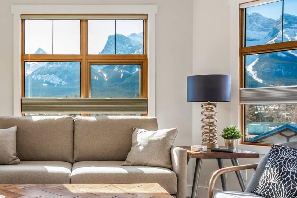 Natural landscape, Living room, Seating area, Dining area, Mountain view