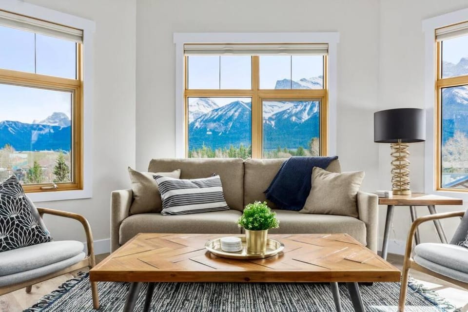 Natural landscape, Living room, Seating area, Dining area, Mountain view