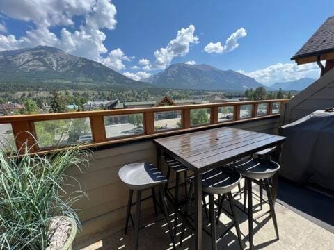 Patio, Day, Natural landscape, View (from property/room), Balcony/Terrace, Mountain view