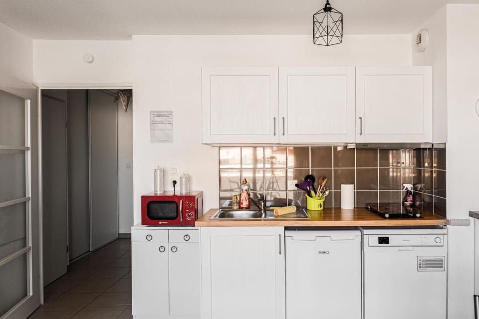 Kitchen or kitchenette, stove, kitchen