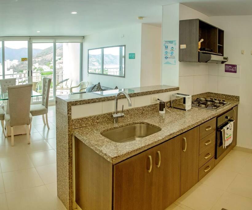 Kitchen or kitchenette, Dining area