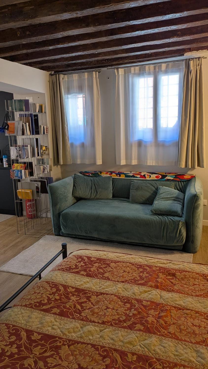 Bed, Living room