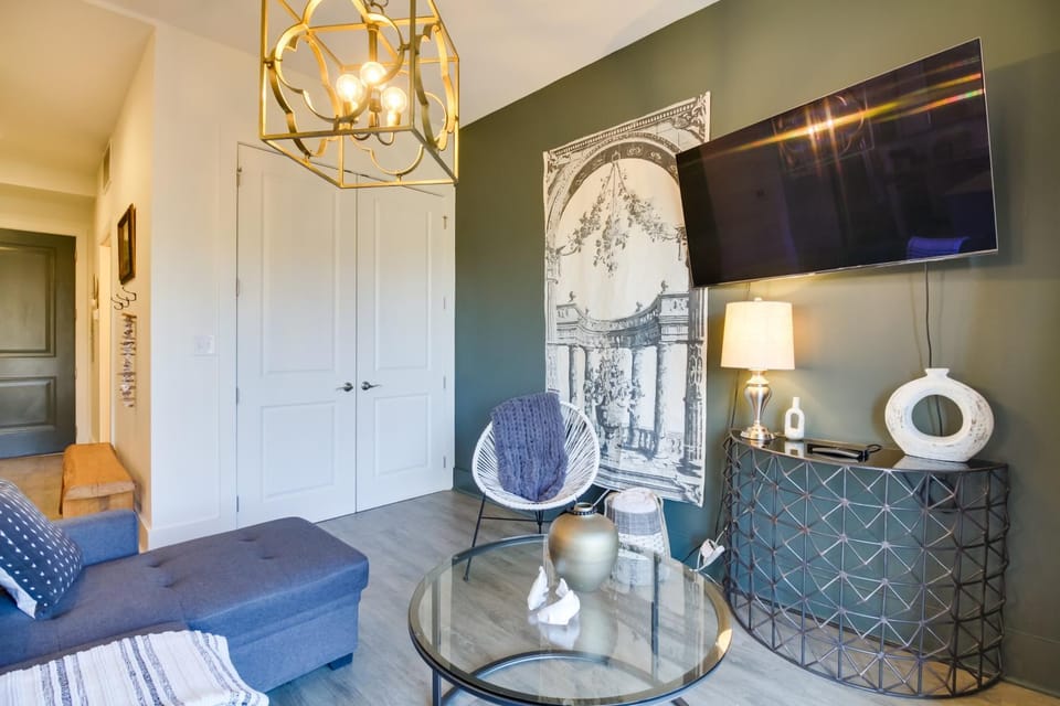 Downtown Lynchburg Condo w/ James River Views Apartment in Madison Heights